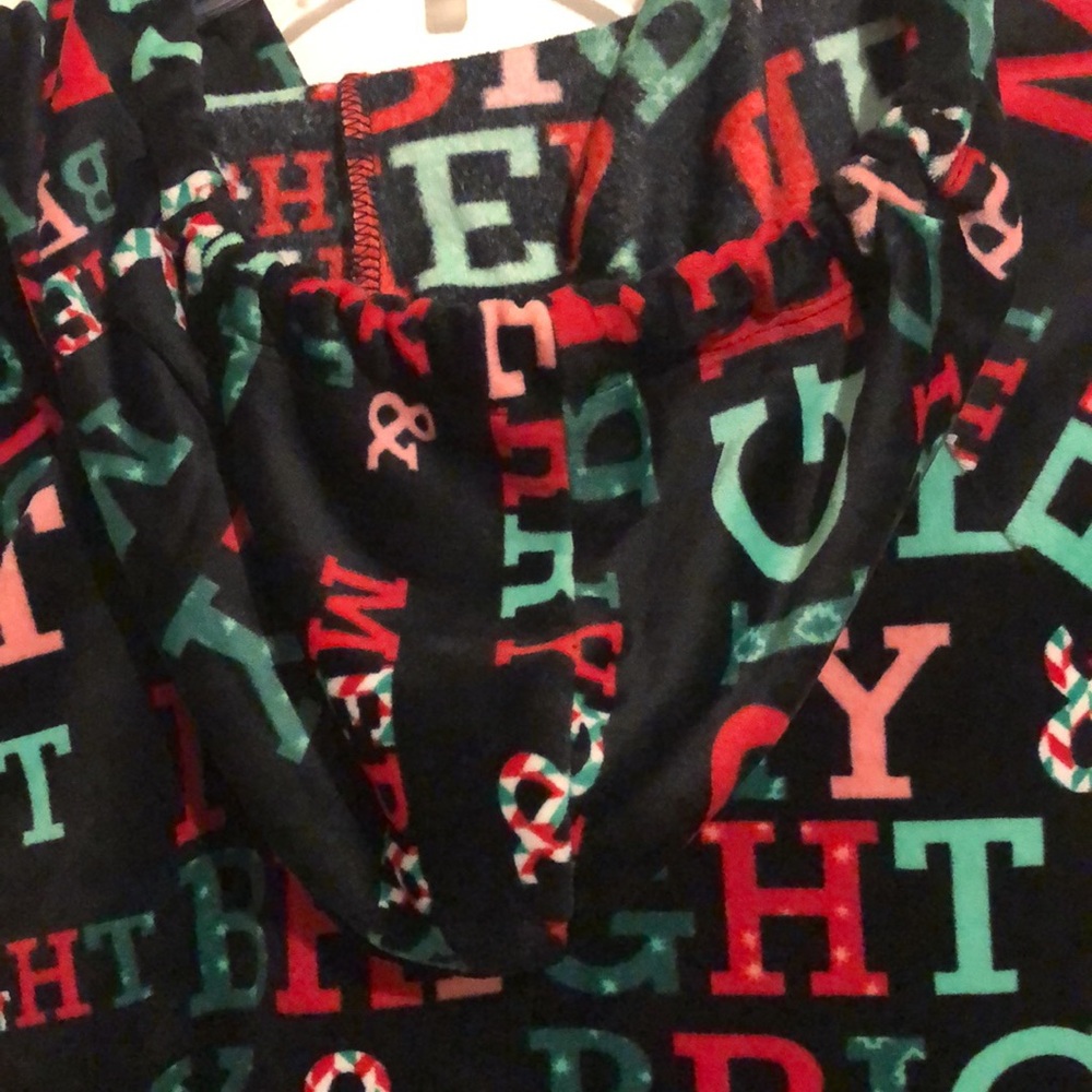 NWT NO BOUNDARIES MERRY AND BRIGHT SHIRT. - Picture 4 of 4